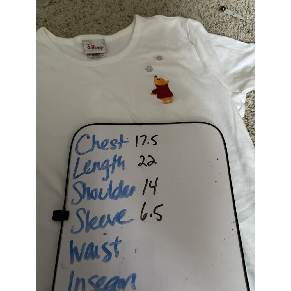 Vintage Disney Store Womens L Winnie The Pooh Shirt Short Sleeve White Snowflake - Picture 9 of 9